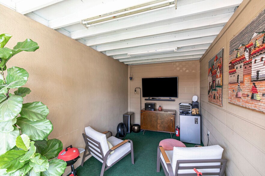 More Photos Of 2014-2016 Peyton Ave, Burbank Apartments For Sale