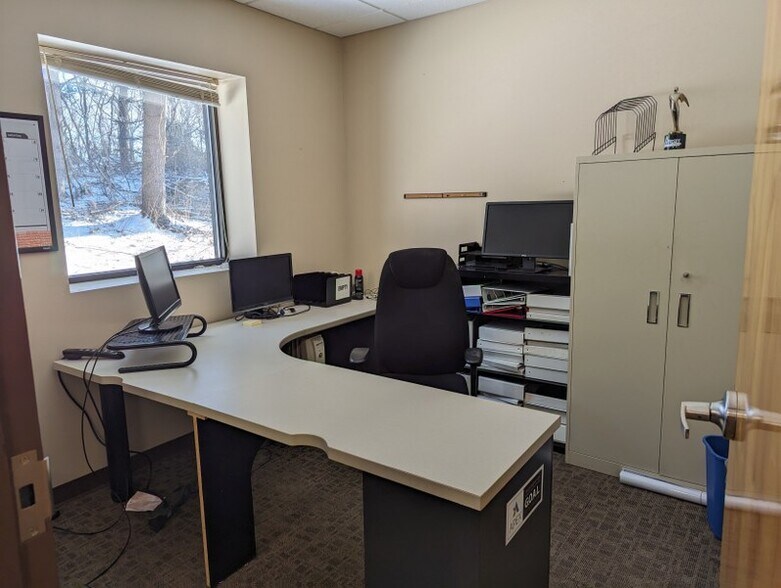 More Photos Of 52 Connecticut Ave, South Windsor Light Manufacturing For Lease