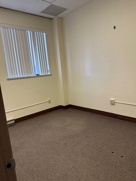 More Photos Of 983 Wyoming Ave, Kingston Freestanding For Lease