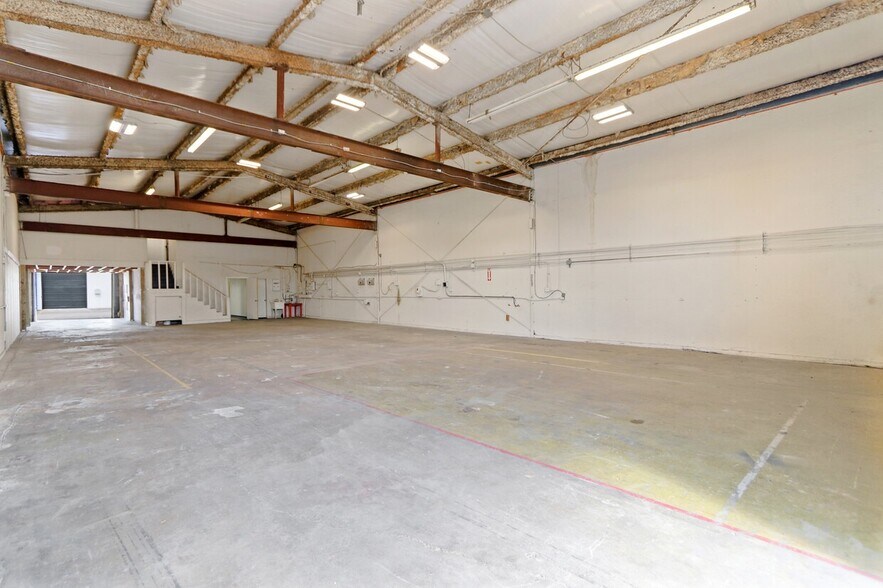 More Photos Of 6201-6205 W 34th St, Houston Warehouse For Lease