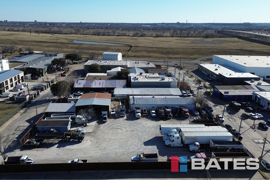 More Photos Of 4726-4730 Memphis St, Dallas Showroom For Sale