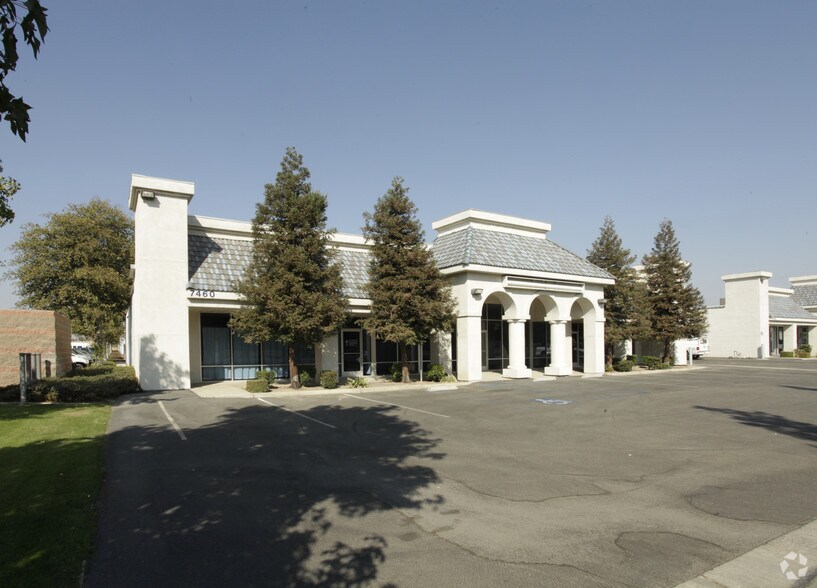 More Photos Of 7460 District Blvd, Bakersfield Unknown For Lease