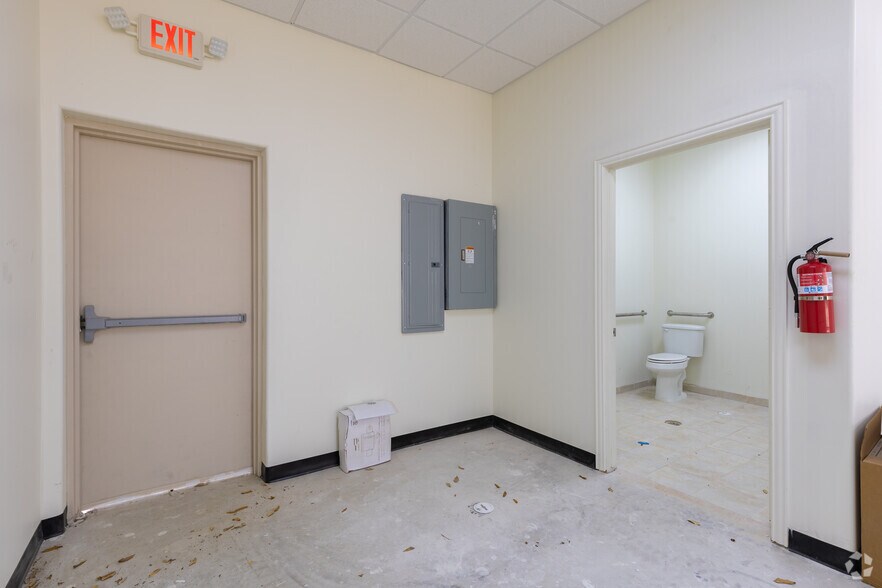 More Photos Of 10130 Grant Rd, Houston Unknown For Lease