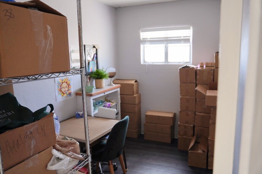 More Photos Of 601 Avenue B NW, Winter Haven Office Residential For Lease
