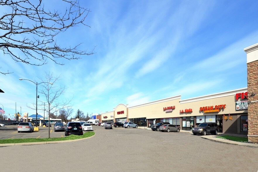 More Photos Of 3-71 S Telegraph Rd, Pontiac Freestanding For Lease