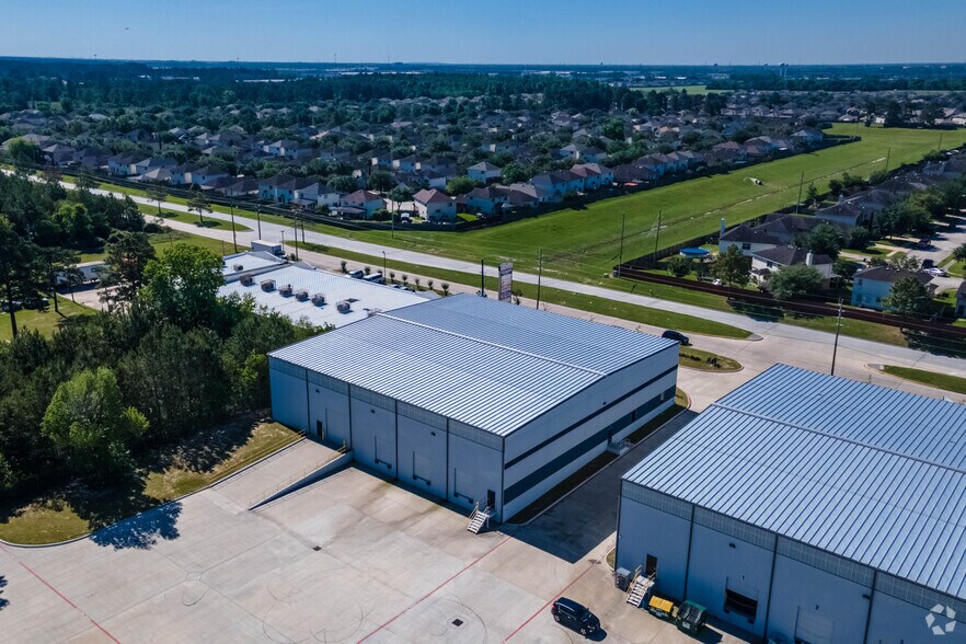 More Photos Of 1133 E Airtex Dr, Houston Distribution For Lease