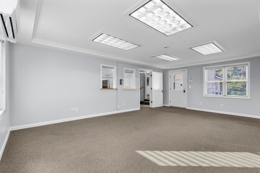 More Photos Of 256 Seaside Ave, Milford Medical For Lease