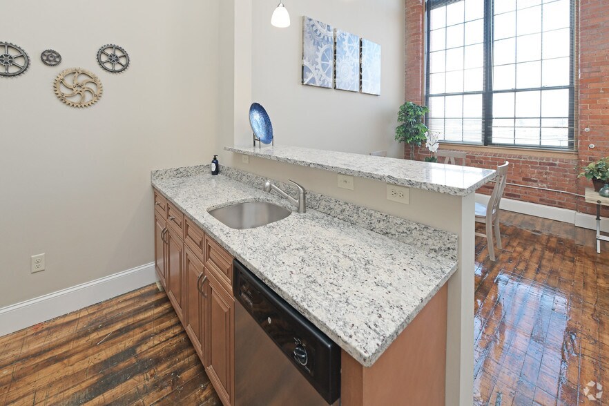 More Photos Of 99 Main St, Warren Apartments For Lease