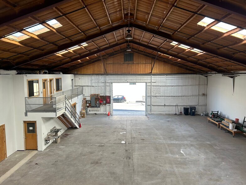 More Photos Of 347 Locust St, Watsonville Warehouse For Sale