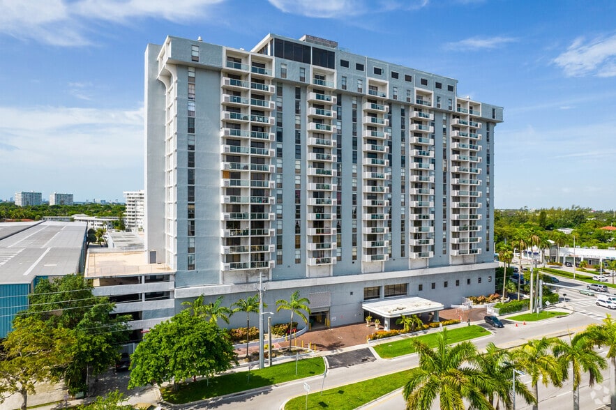 More Photos Of 13499 Biscayne Blvd, Miami Apartments For Sale