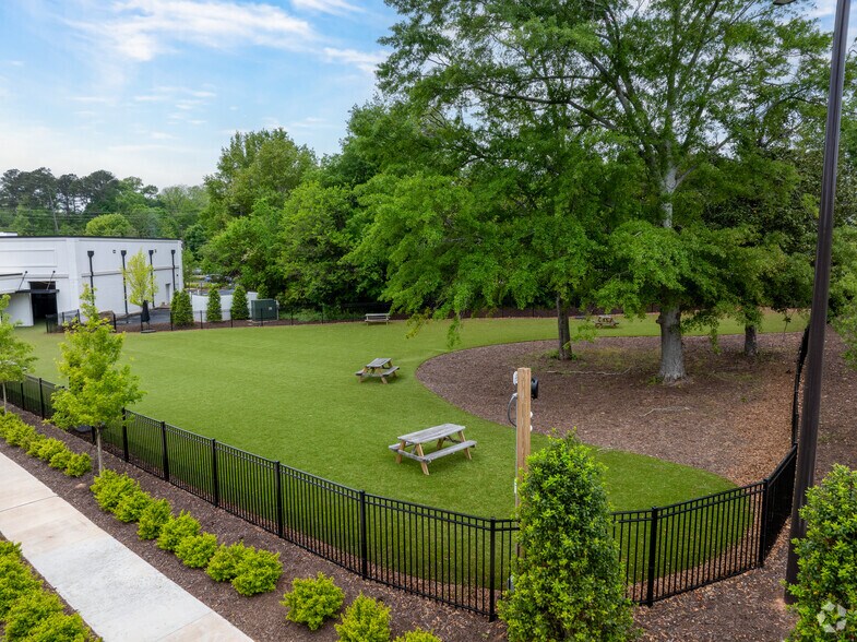 More Photos Of 142 S Main St, Alpharetta Freestanding For Lease