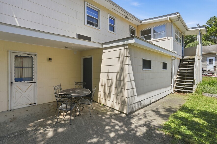 More Photos Of 3 Pierces Rd, Newburgh Office Residential For Sale