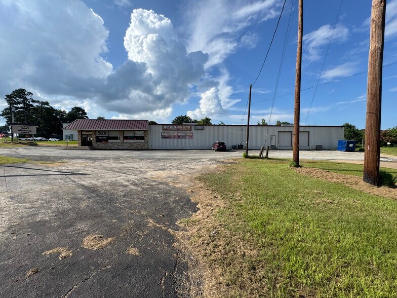 More Photos Of 1900 Crockett Rd, Palestine Storefront For Sale