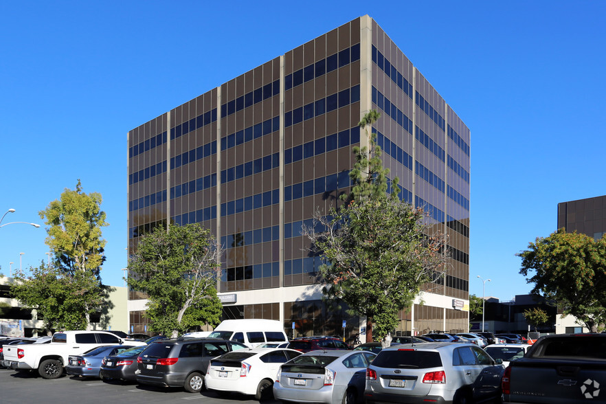 Primary Photo Of 18370 Burbank Blvd, Tarzana Medical For Lease