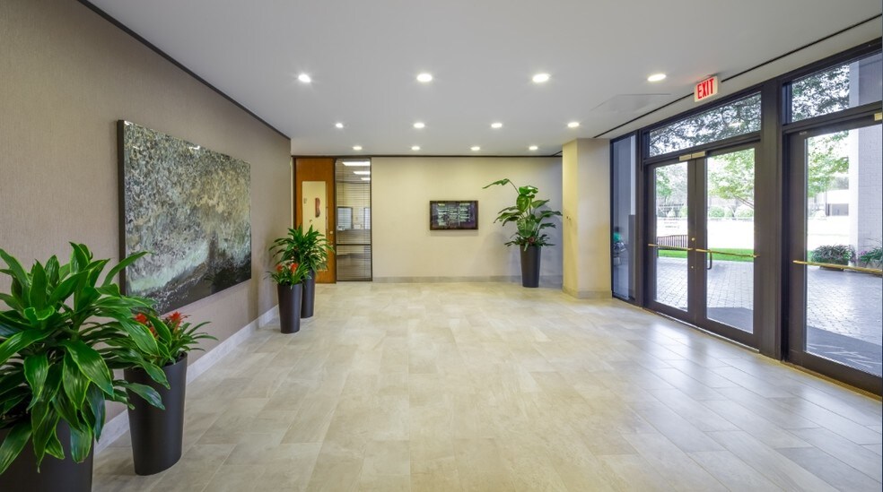 More Photos Of 4710 Bellaire Blvd, Bellaire Unknown For Lease