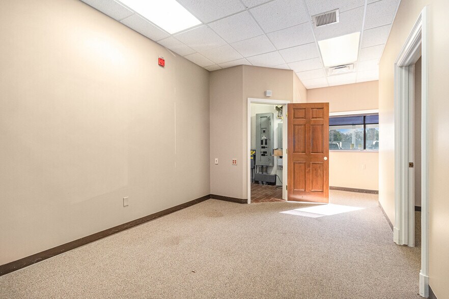 More Photos Of 27332 Woodward Ave, Royal Oak Office Residential For Lease