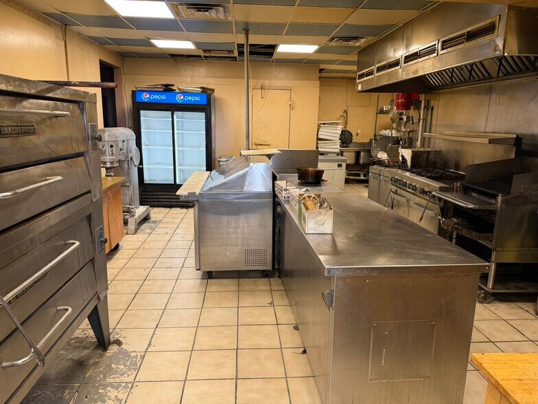 More Photos Of 908 River St, Troy Restaurant For Sale