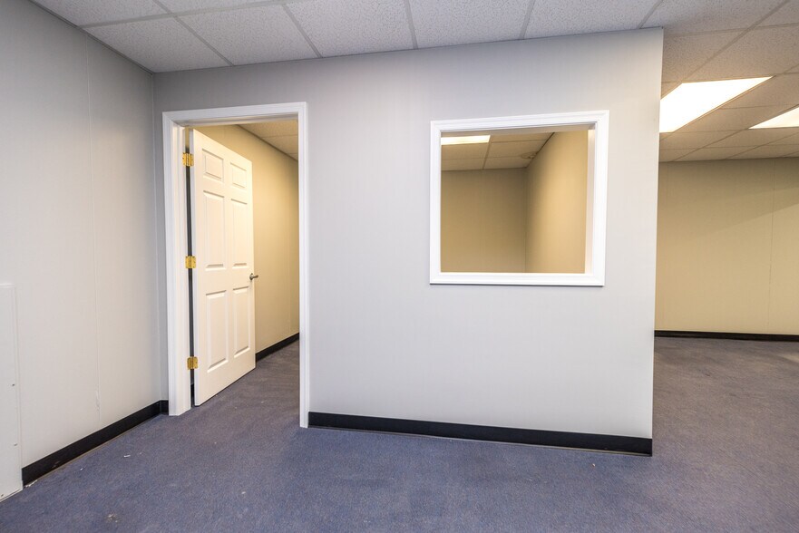 More Photos Of 1850 County Line Rd, Huntingdon Valley Warehouse For Lease