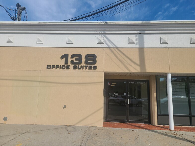Primary Photo Of 125 S Wellwood Ave, Lindenhurst Office For Lease