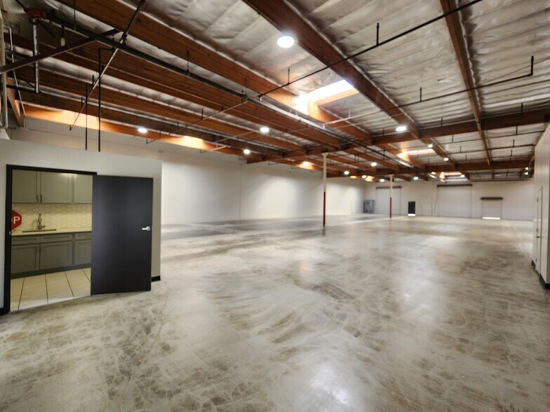 More Photos Of 4833 Lanier Rd, Chino Warehouse For Lease