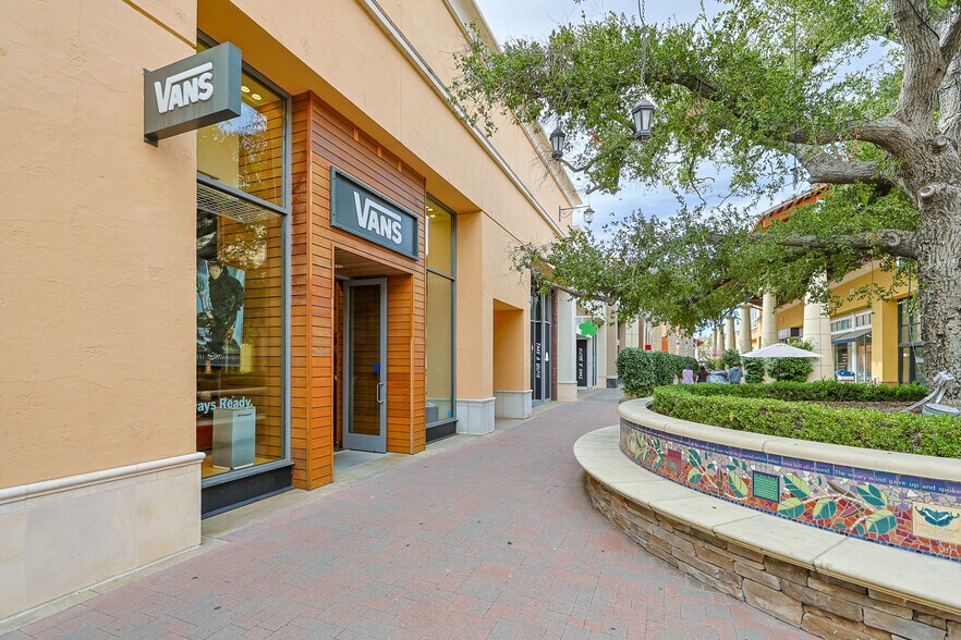 More Photos Of 1685 Simi Town Center Way, Simi Valley Unknown For Lease