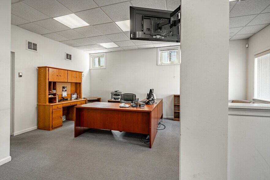 More Photos Of 663 Clearview Ave, Trevose Light Manufacturing For Sale