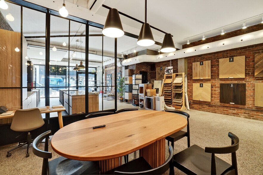 More Photos Of 7553 Rue Saint-Hubert, Montréal General Retail For Lease