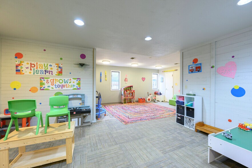 More Photos Of 504 Villa Rd, Newberg Medical For Sale