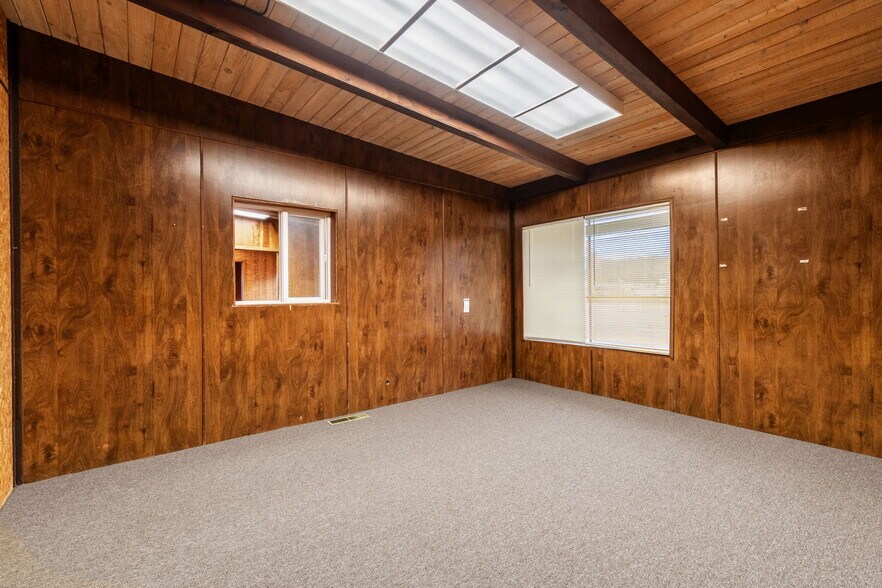 More Photos Of 4051-4061 N Highway 101, Eureka Warehouse For Sale