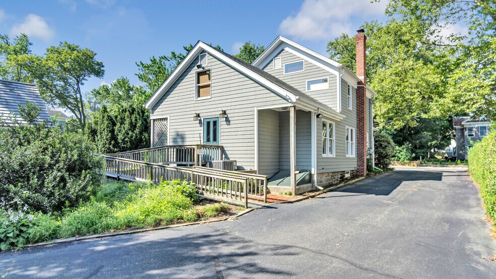 More Photos Of 616 Roanoke Ave, Riverhead Office Residential For Sale