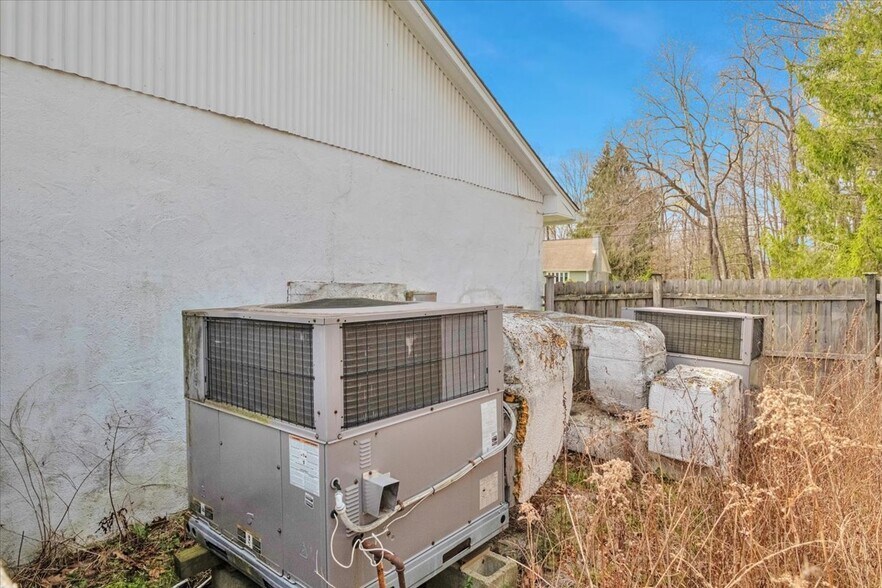 More Photos Of 4 Glenna Dr, Carmel Specialty For Sale