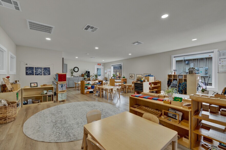 More Photos Of 715 W Hopkins St, San Marcos Daycare Center For Sale