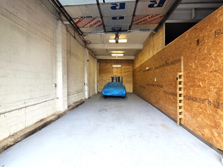 More Photos Of 140 Gravel Pike, Green Lane Industrial For Lease