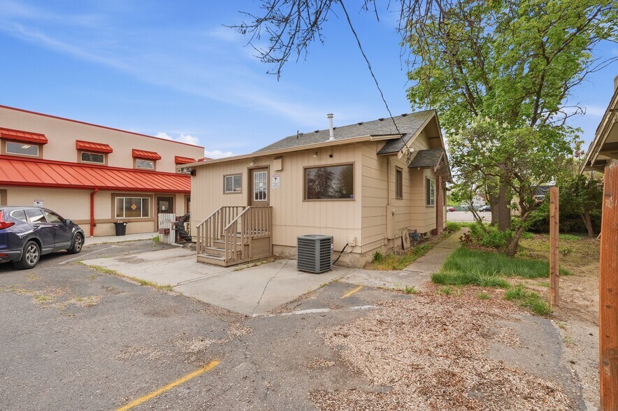 More Photos Of 819 12th Ave S, Nampa Storefront For Sale
