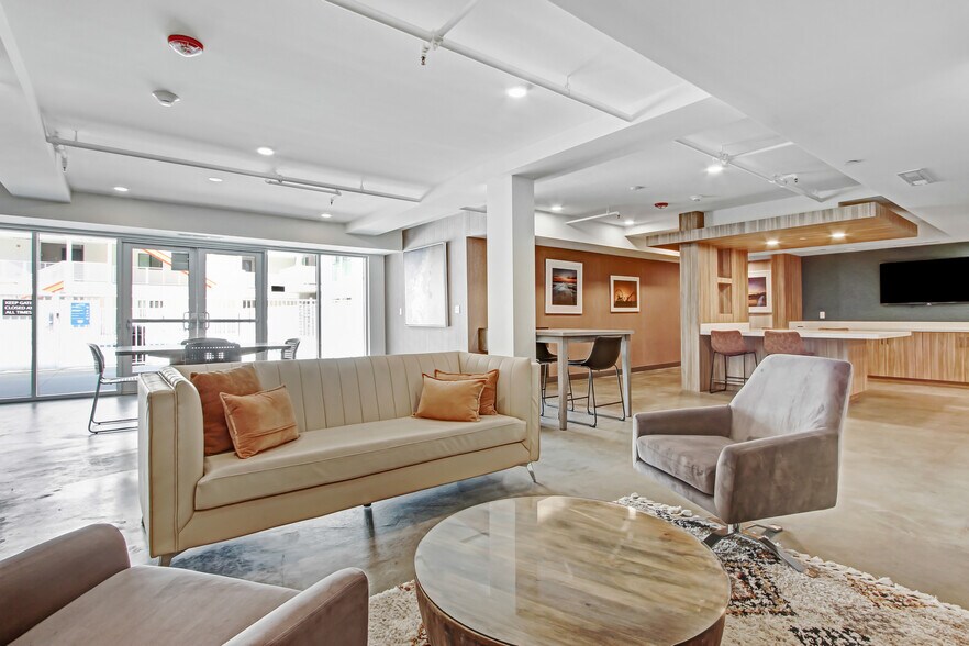 More Photos Of 6625 Reseda Blvd, Reseda Apartments For Lease