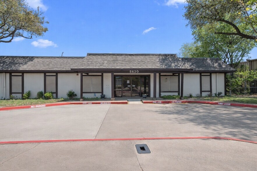 Primary Photo Of 5620 Rowlett Rd, Rowlett General Retail For Sale