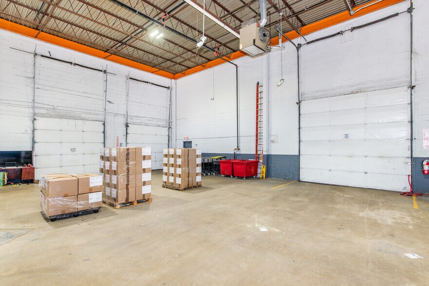 More Photos Of 310 Paterson Plank Rd, Carlstadt Manufacturing For Lease