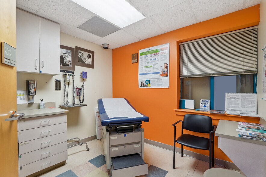 More Photos Of 631 Cherry Hill Rd, Baltimore Medical For Sale