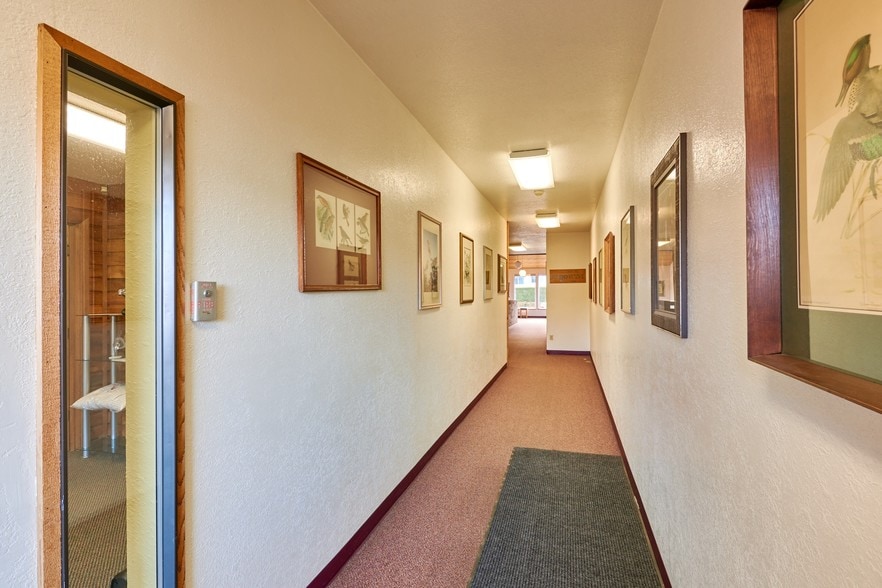 More Photos Of 1900 N 99 Hwy, Mcminnville Loft Creative Space For Lease