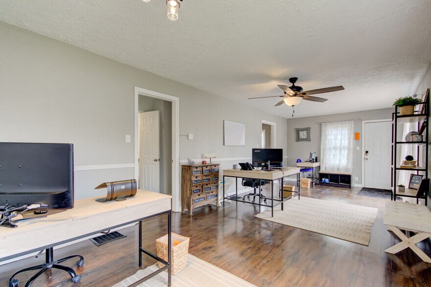 More Photos Of 4451 Old Allisonville Rd, Indianapolis Office For Sale