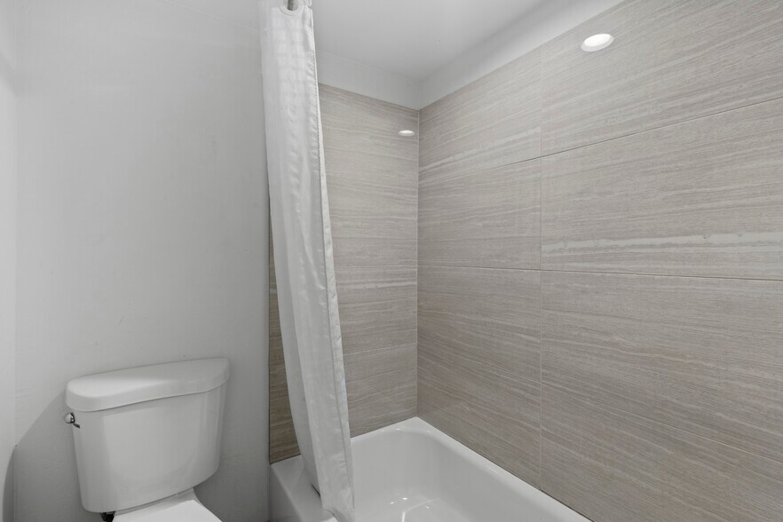 More Photos Of 4021 N 27th Ave, Phoenix Hotel For Sale