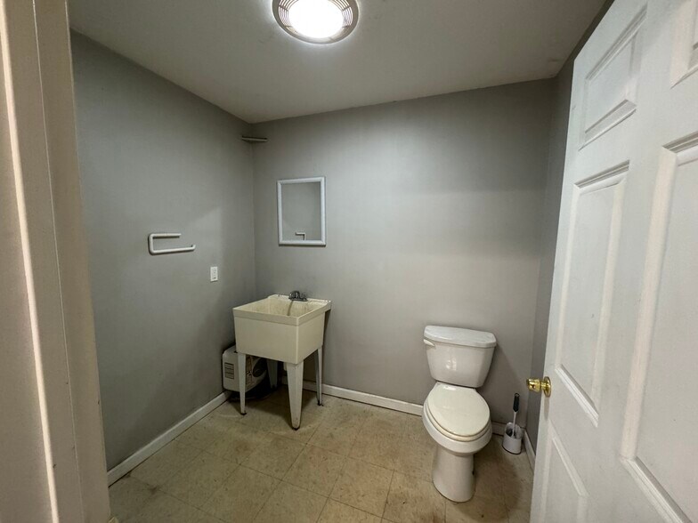 More Photos Of 841 Route 32, North Franklin Light Distribution For Lease