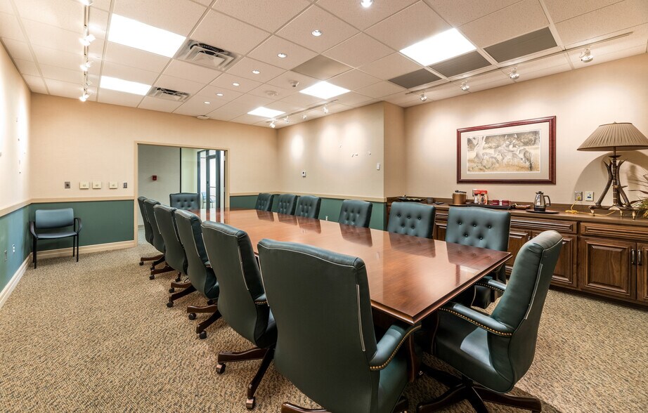 More Photos Of 208 E Houston St, Beeville Office For Sale