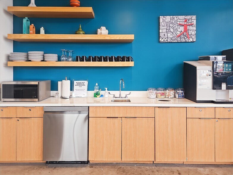 More Photos Of 180 John St, Toronto Coworking Space