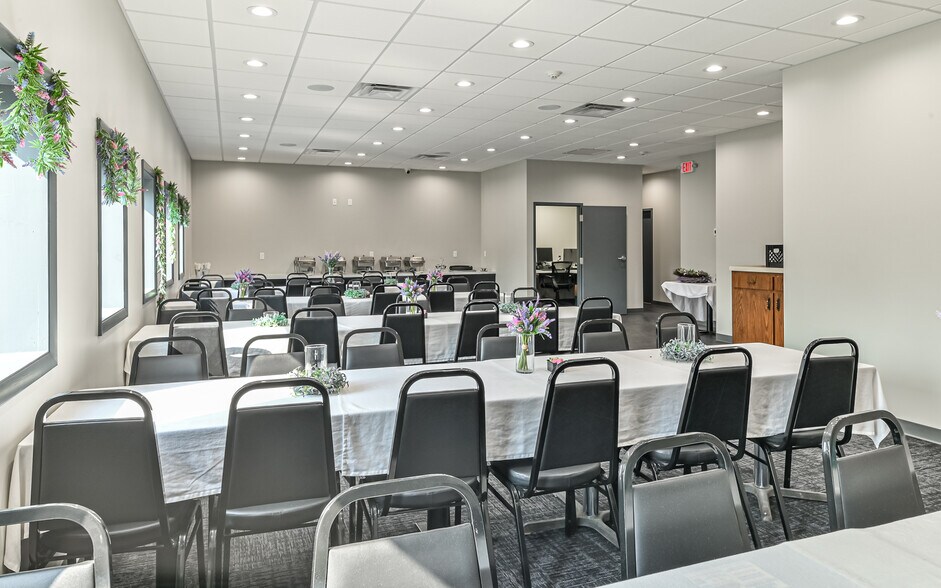 More Photos Of 2615 Freeport Rd, Natrona Heights Bar For Lease