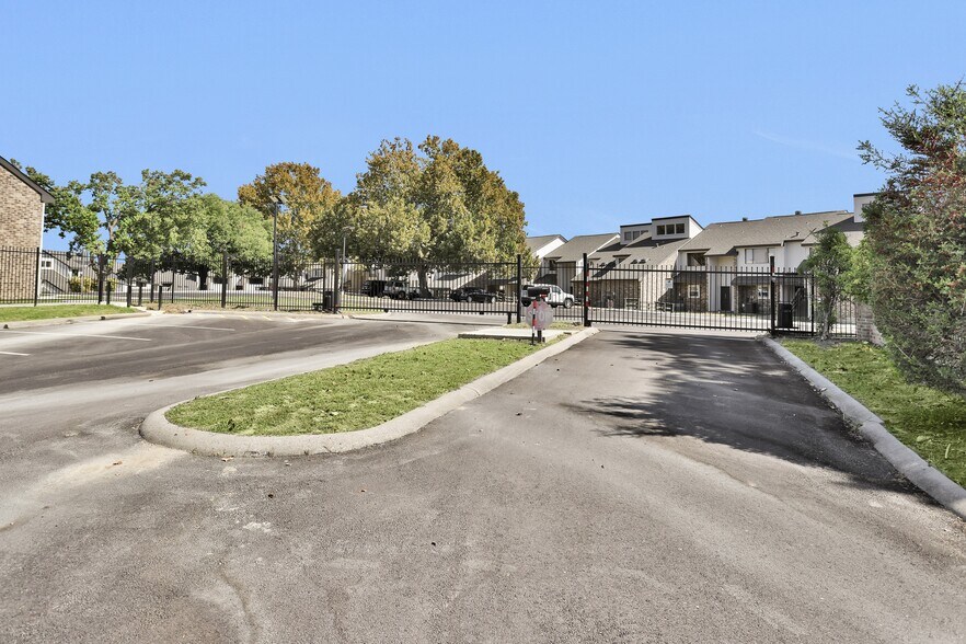 More Photos Of 17578 Highway 105, Montgomery Hotel For Sale