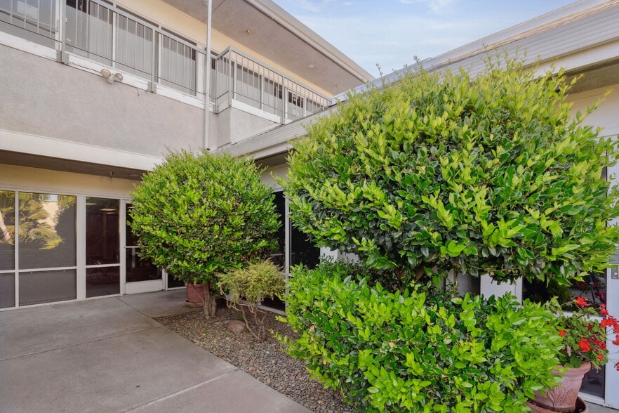 More Photos Of 250 W Main St, Woodland Office For Lease