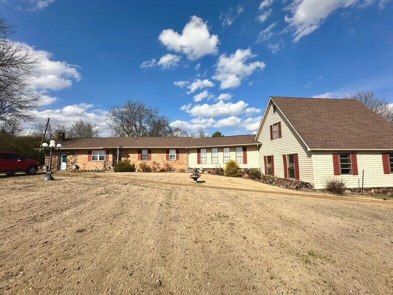 More Photos Of 2840 McCullough Blvd, Belden Office Residential For Sale