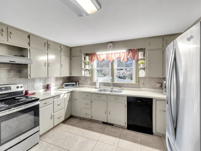 More Photos Of 1254 Pisgah Dr, Canton Specialty For Sale