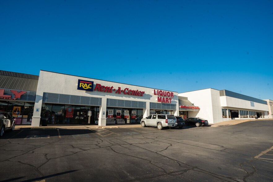 More Photos Of 728-732 W New Orleans St, Broken Arrow Unknown For Lease